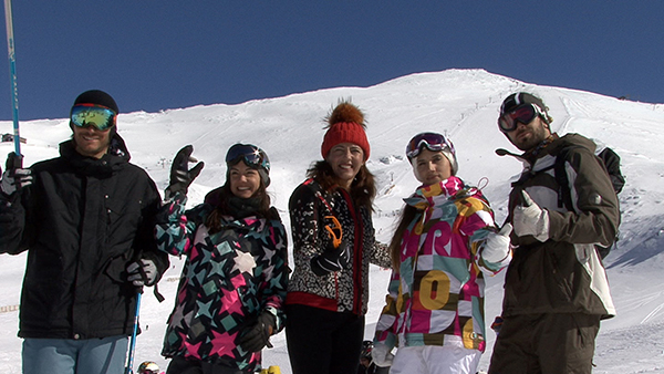 Antonio Navarro, María; Silvia Peris; India Martinez e Ismael con el veleta detrás. Foto: Regina Jiménez