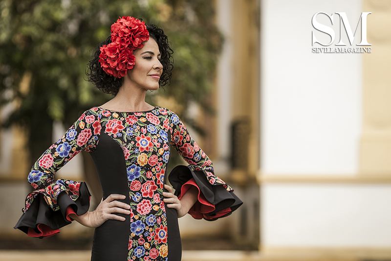Nina difrutó de la sesión de fotos para Sevilla Magazine con trajes como éste de la firma “Aires de Feria”.