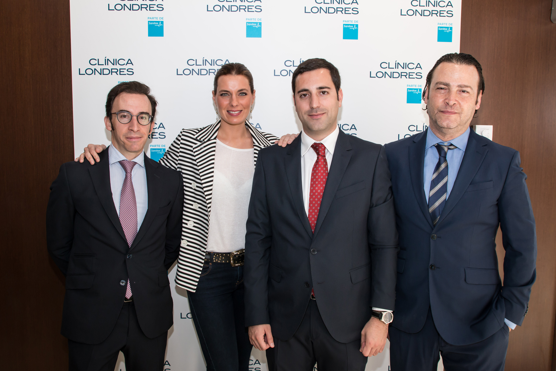 Alejandra Osborne con el equipo de Clínica Londres